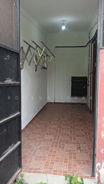 1-storey Terraced House for Sale in Klang (Selangor) - Rohana Ishak - Entrance - PropertyGuru.com.my