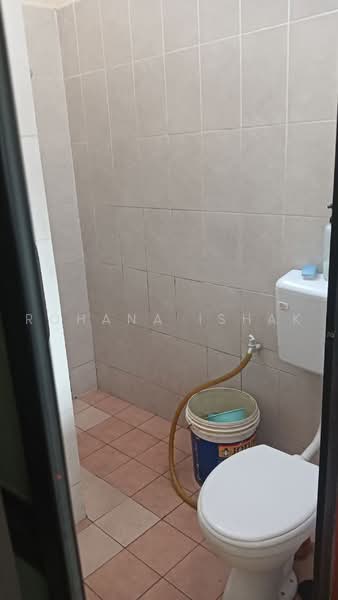 1-storey Terraced House for Sale in Klang (Selangor) - Rohana Ishak - Bathroom - PropertyGuru.com.my