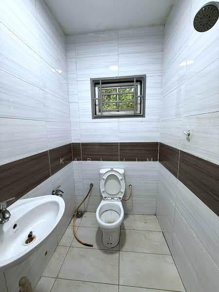 Bungalow House untuk Dijual di Taman Kempas Baru (Tampoi) - Karl Lim - Bathroom - PropertyGuru.com.my