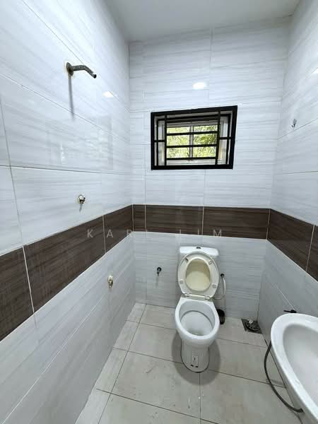 Bungalow House untuk Dijual di Taman Kempas Baru (Tampoi) - Karl Lim - Bathroom - PropertyGuru.com.my