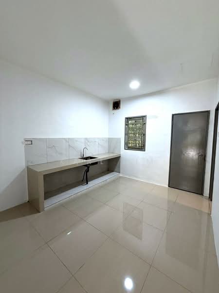 Bungalow House untuk Dijual di Taman Kempas Baru (Tampoi) - Karl Lim - Kitchen - PropertyGuru.com.my