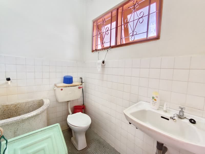 Rumah Teres 2-Tingkat untuk Dijual di Taman Ipoh Jaya (Ipoh) - Chris Chin - Bathroom - PropertyGuru.com.my