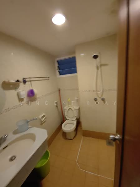 Condominium for Rent at Gurney Park Condominium - Vincent Koay - Bathroom - PropertyGuru.com.my