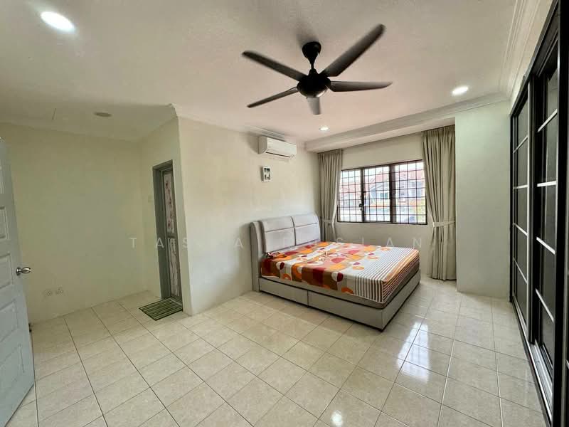 Rumah Teres 2-Tingkat untuk Dijual di Taman Universiti (Bangi) - Tasya Ruslan - PropertyGuru.com.my