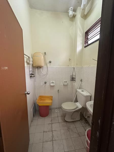 Rumah Teres 2-Tingkat untuk Dijual di Bandar Putra (Kulai) - Stella Ng - Bathroom - PropertyGuru.com.my