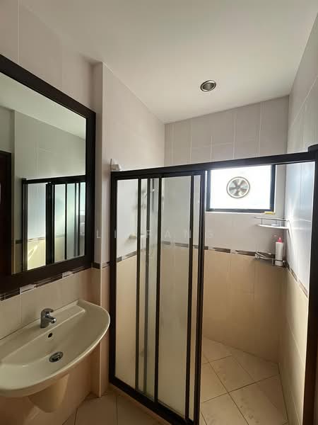 Kondominium untuk Dijual di Alpine Tower - Li Fang - Bathroom - PropertyGuru.com.my