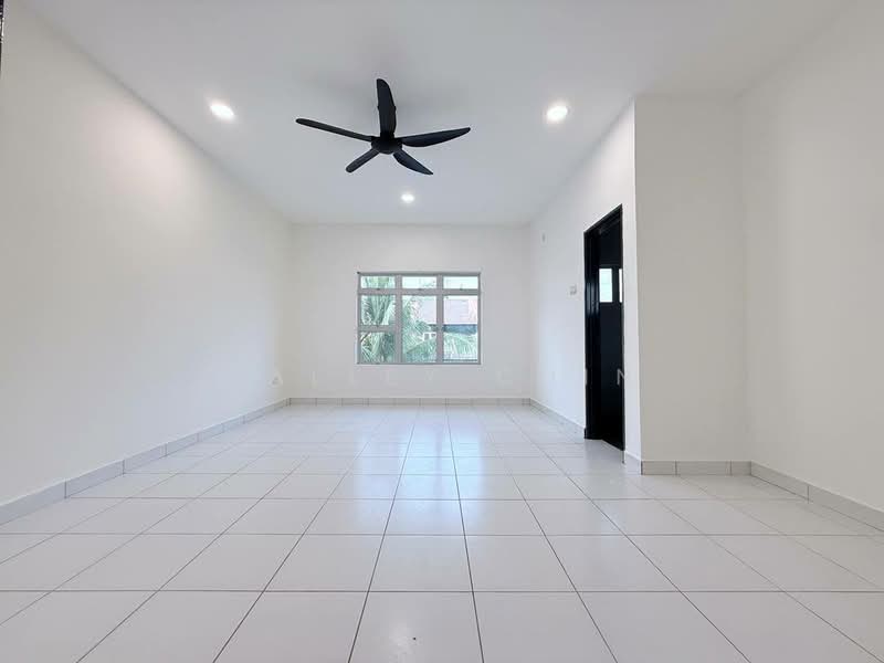 2-storey Terraced House for Sale in Nusantara Prima (Gelang Patah) - Calley Chin - Living Room - PropertyGuru.com.my