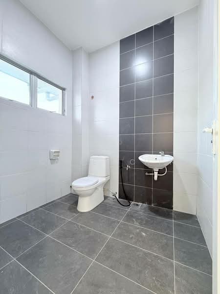 2-storey Terraced House for Sale in Nusantara Prima (Gelang Patah) - Calley Chin - Bathroom - PropertyGuru.com.my