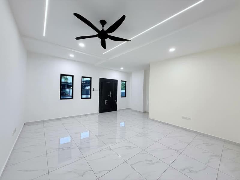 2-storey Terraced House for Sale in Nusantara Prima (Gelang Patah) - Calley Chin - Living Room - PropertyGuru.com.my