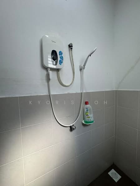 Rumah Teres 2-Tingkat untuk Disewa di Taman Scientex Senai (Senai) - Kyoris Loh - Bathroom - PropertyGuru.com.my