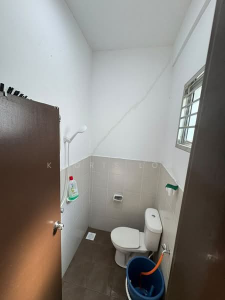Rumah Teres 2-Tingkat untuk Disewa di Taman Scientex Senai (Senai) - Kyoris Loh - Bathroom - PropertyGuru.com.my