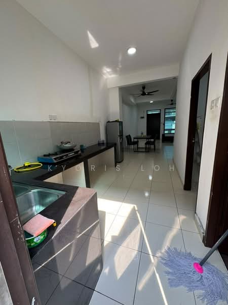Rumah Teres 2-Tingkat untuk Disewa di Taman Scientex Senai (Senai) - Kyoris Loh - Kitchen - PropertyGuru.com.my