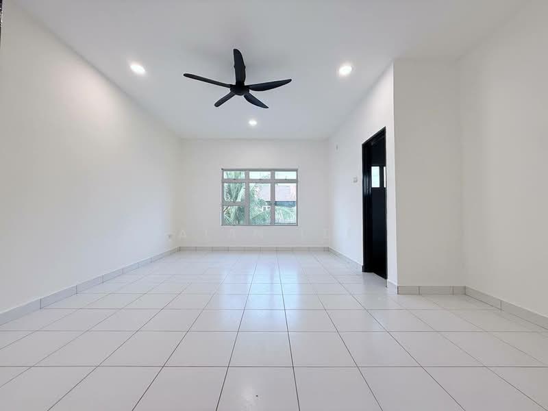 2-storey Terraced House for Sale in Nusantara Prima (Gelang Patah) - Alan Lee - Living Room - PropertyGuru.com.my