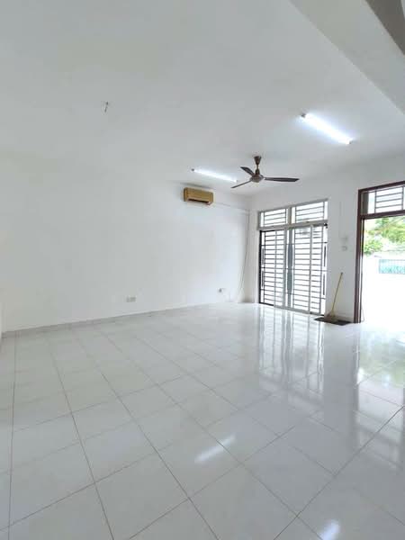 2-storey Terraced House for Sale in Bukit Indah (Iskandar Puteri (Nusajaya)) - Karl Lim - Living Room - PropertyGuru.com.my