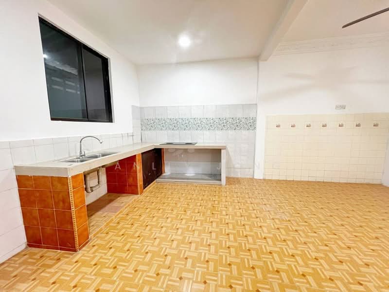 2-storey Terraced House for Sale in Taman Bukit Kempas (Tampoi) - Janlly Jong - Kitchen - PropertyGuru.com.my