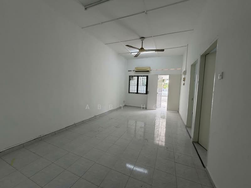 Rumah Teres 1 Tingkat untuk Dijual di Taman Kerjasama (Bukit Baru) - Abby Ho - Living Room - PropertyGuru.com.my