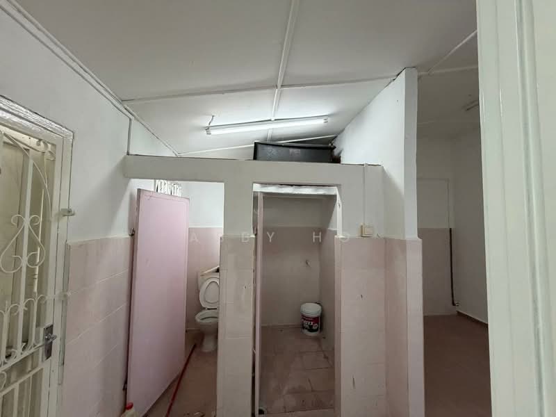 Rumah Teres 1 Tingkat untuk Dijual di Taman Kerjasama (Bukit Baru) - Abby Ho - Bathroom - PropertyGuru.com.my