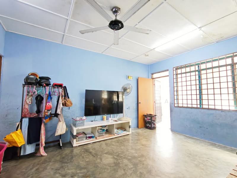 Rumah Flat untuk Dijual di Taman Daya - Jalan Nibong 28 - Stella Chia - Living Room - PropertyGuru.com.my