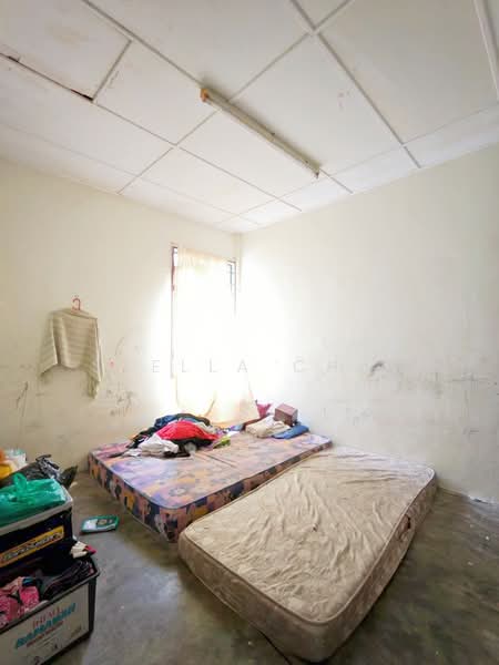 Rumah Flat untuk Dijual di Taman Daya - Jalan Nibong 28 - Stella Chia - Bedroom - PropertyGuru.com.my