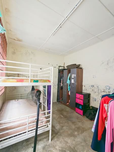 Rumah Flat untuk Dijual di Taman Daya - Jalan Nibong 28 - Stella Chia - Bedroom - PropertyGuru.com.my