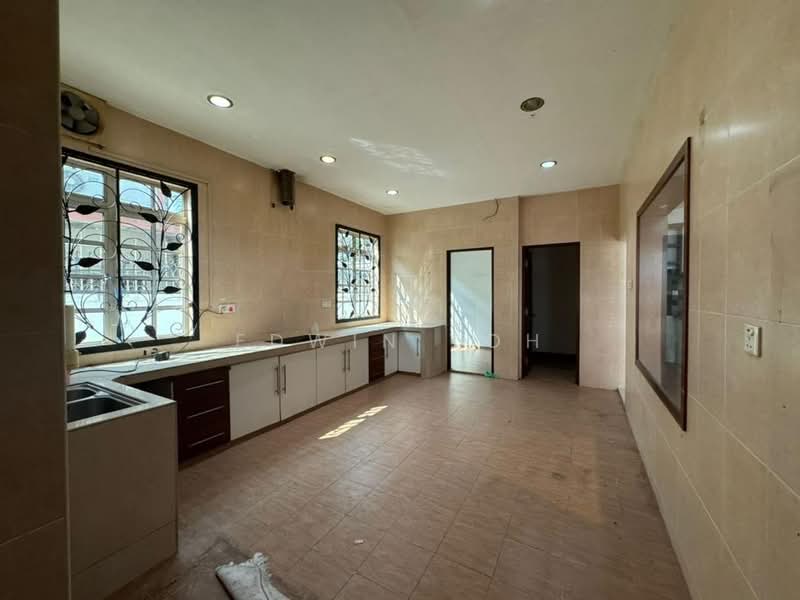 Commercial Semi-D for Rent in Taman Pelangi (Johor Bahru) - Edwin Toh - Kitchen - PropertyGuru.com.my