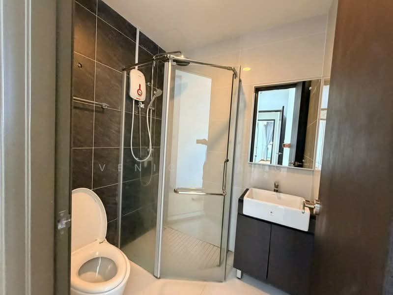 Kondominium untuk Dijual di Bay Point @ Country Garden Danga Bay - Venice Tang - Bathroom - PropertyGuru.com.my