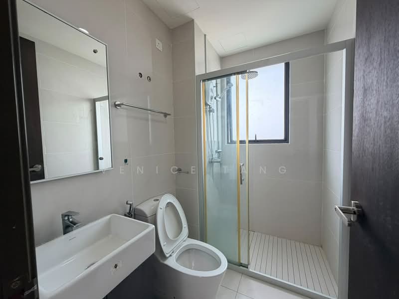 Kondominium untuk Dijual di Bay Point @ Country Garden Danga Bay - Venice Tang - Bathroom - PropertyGuru.com.my