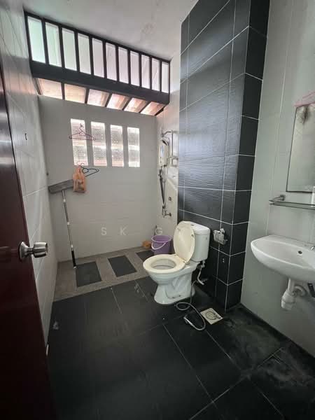 Rumah Kluster untuk Dijual di Taman Sutera Utama (Skudai) - SK GOO - Bathroom - PropertyGuru.com.my