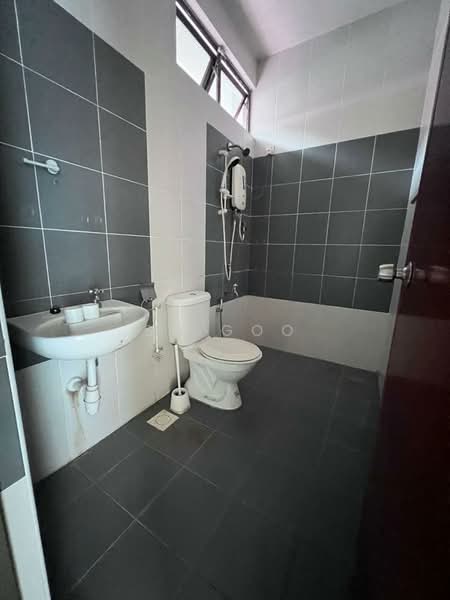 Rumah Kluster untuk Dijual di Taman Sutera Utama (Skudai) - SK GOO - Bathroom - PropertyGuru.com.my