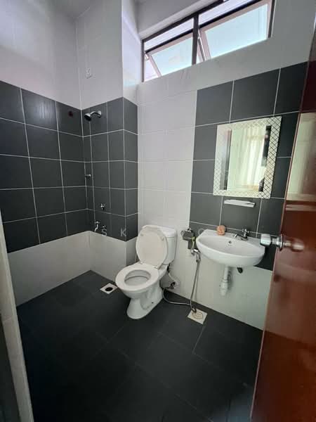 Rumah Kluster untuk Dijual di Taman Sutera Utama (Skudai) - SK GOO - Bathroom - PropertyGuru.com.my