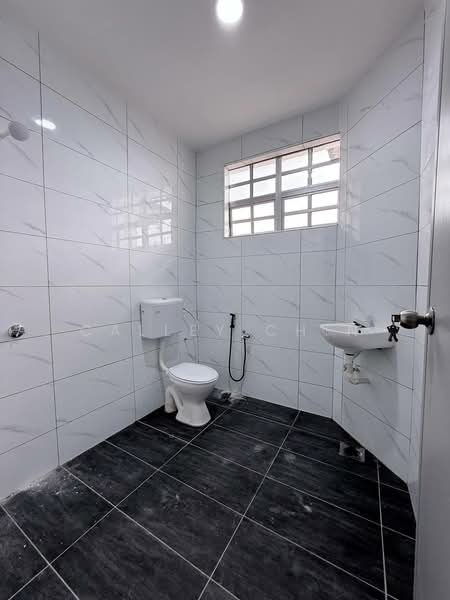 Rumah Teres 2-Tingkat untuk Dijual di Taman Kota Jaya (Kota Tinggi) - Calley Chin - Bathroom - PropertyGuru.com.my