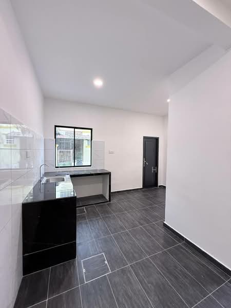 Rumah Teres 2-Tingkat untuk Dijual di Taman Kota Jaya (Kota Tinggi) - Calley Chin - Kitchen - PropertyGuru.com.my