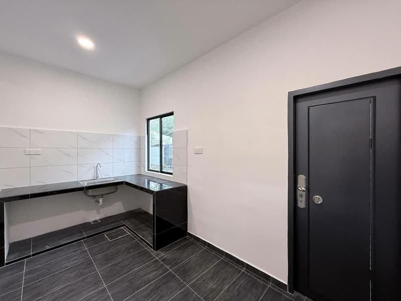 Rumah Teres 2-Tingkat untuk Dijual di Taman Kota Jaya (Kota Tinggi) - Calley Chin - Kitchen - PropertyGuru.com.my
