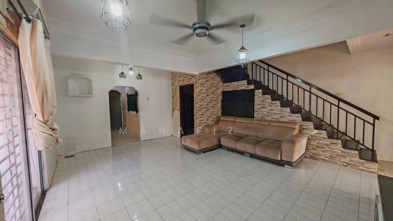 Rumah Teres 2-Tingkat untuk Dijual di Bandar Saujana Putra (Tanjong Duabelas) - Mahafiz . - Living Room - PropertyGuru.com.my