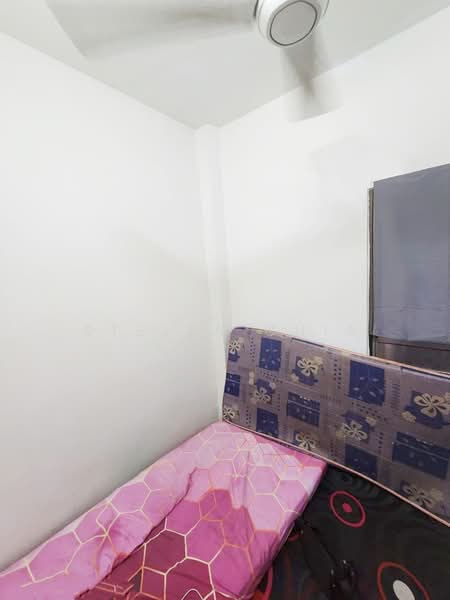 Pangsapuri untuk Dijual di Ria 2 Apartment - Stella Chia - Bedroom - PropertyGuru.com.my