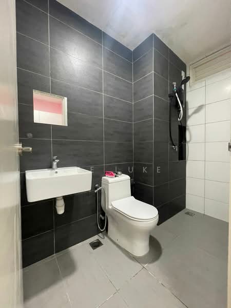 Service Residence for Sale at Horizon Suites - Lee Luke - Bathroom - PropertyGuru.com.my