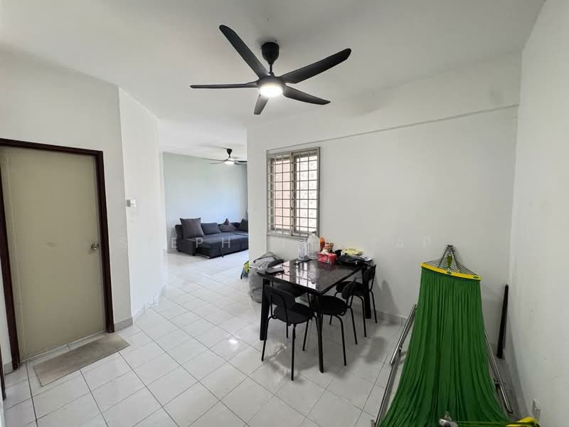 Pangsapuri untuk Dijual di Pangsapuri Persiaran Tanjung - Stephanie Yap - Living Room - PropertyGuru.com.my