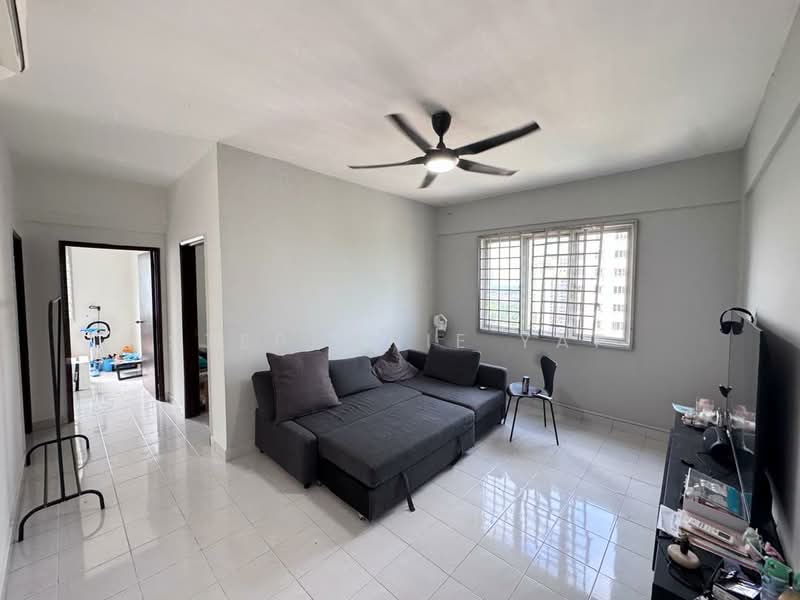 Pangsapuri untuk Dijual di Pangsapuri Persiaran Tanjung - Stephanie Yap - Living Room - PropertyGuru.com.my
