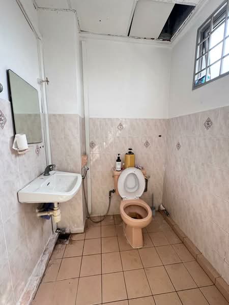 Pangsapuri untuk Dijual di Pangsapuri Persiaran Tanjung - Stephanie Yap - Bathroom - PropertyGuru.com.my