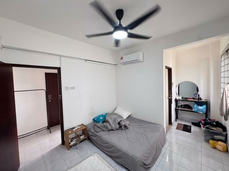 Pangsapuri untuk Dijual di Pangsapuri Persiaran Tanjung - Stephanie Yap - Bedroom - PropertyGuru.com.my