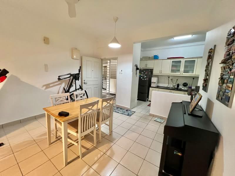 Condominium for Sale at D'Rimba - AZMAN ZAKARIA - Kitchen - PropertyGuru.com.my