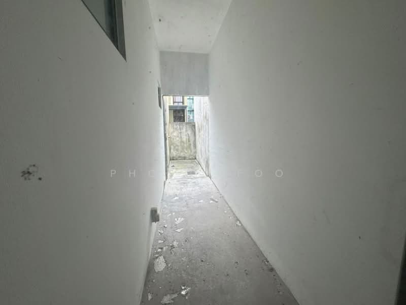 Rumah Kluster untuk Dijual di Setia Tropika (Johor Bahru) - Phoebe Foo - Corridor - PropertyGuru.com.my