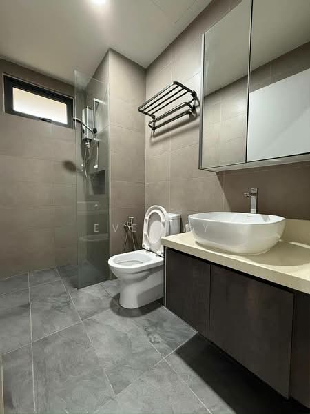 Kediaman Servis untuk Dijual di Akasa - Eve Tay - Bathroom - PropertyGuru.com.my