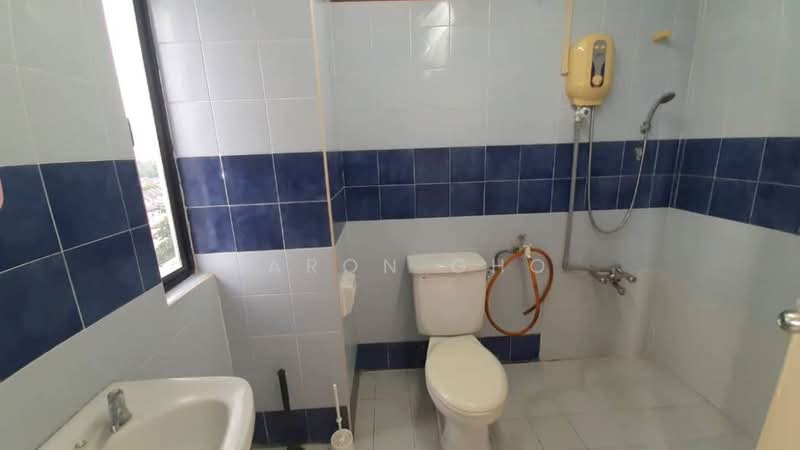 Pangsapuri untuk Disewa di Desa Universiti - Aaron Gho - Bathroom - PropertyGuru.com.my