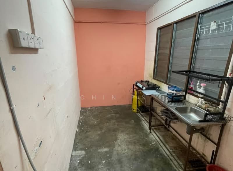 Rumah Flat untuk Dijual di Rumah Pangsa Batu Berendam - CHIN FN - Kitchen - PropertyGuru.com.my