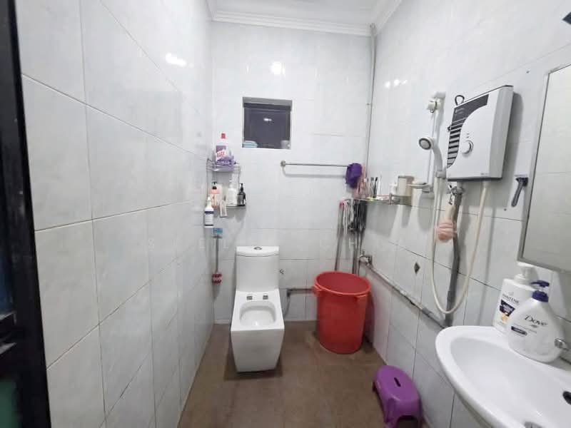 Rumah Teres 1-Tingkat untuk Dijual di Taman Johor Jaya (Johor Bahru) - Stella - Bathroom - PropertyGuru.com.my