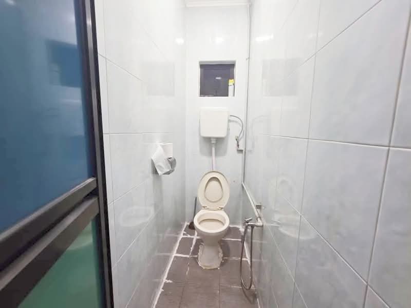 Rumah Teres 1-Tingkat untuk Dijual di Taman Johor Jaya (Johor Bahru) - Stella - Bathroom - PropertyGuru.com.my