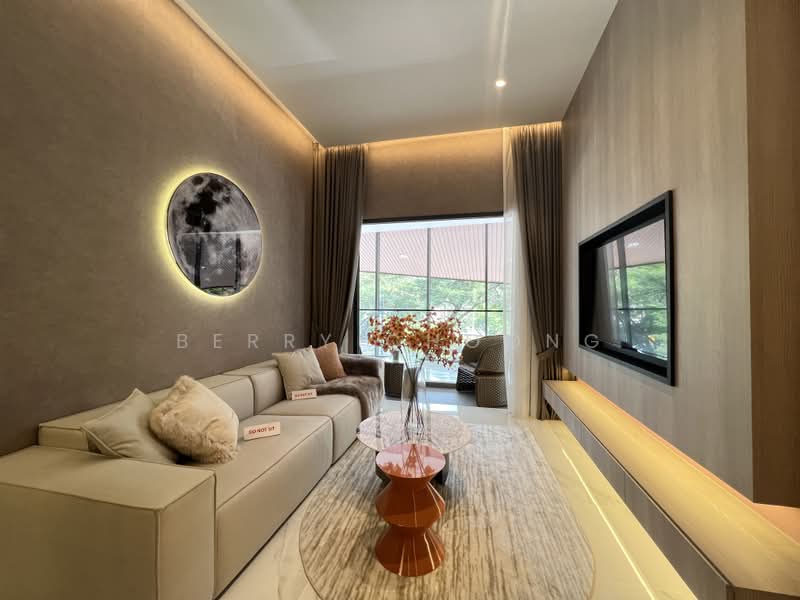 Kondominium untuk Dijual di Radium Arena (Urban Residences) Old Klang Road - Berry Choong - Living Room - PropertyGuru.com.my
