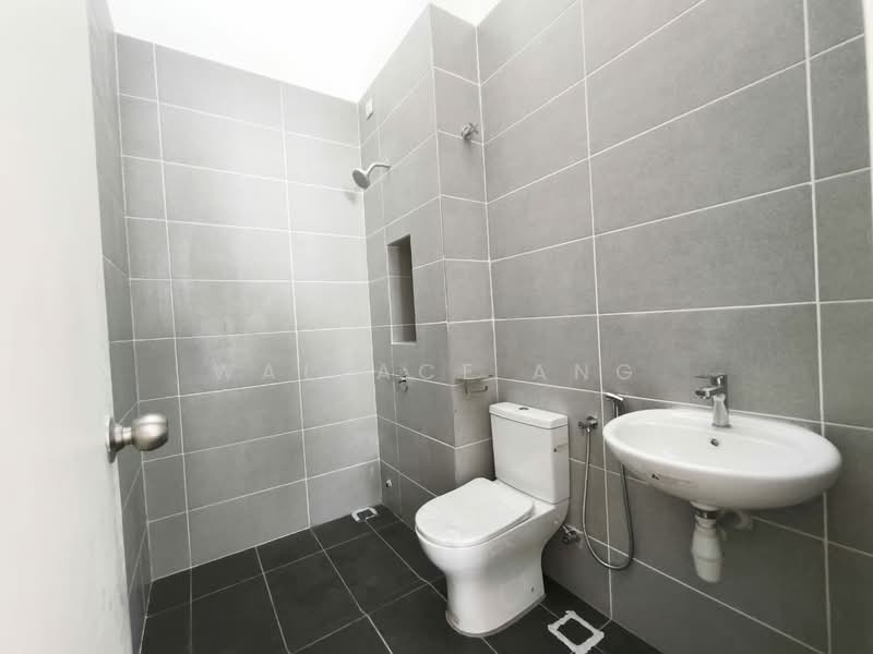 Rumah Teres 2-Tingkat untuk Dijual di Taman Muhibbah (Kulai) - Wallace Ang - Bathroom - PropertyGuru.com.my