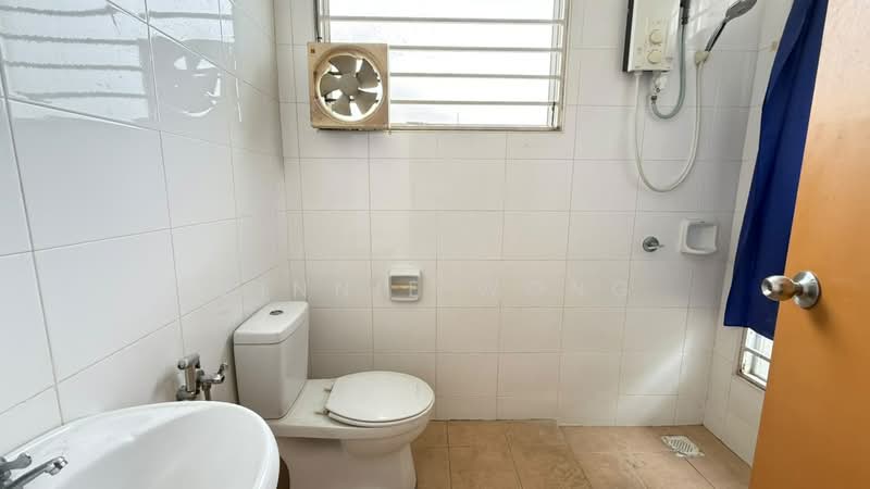Semi-Detached House for Sale in Anggun (Rawang) - Minnie Wong - Bathroom - PropertyGuru.com.my